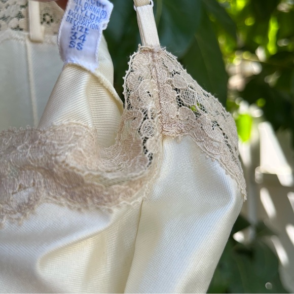 Vintage Vanity fair nude/ Cream lace slip dress! - Picture 5 of 6